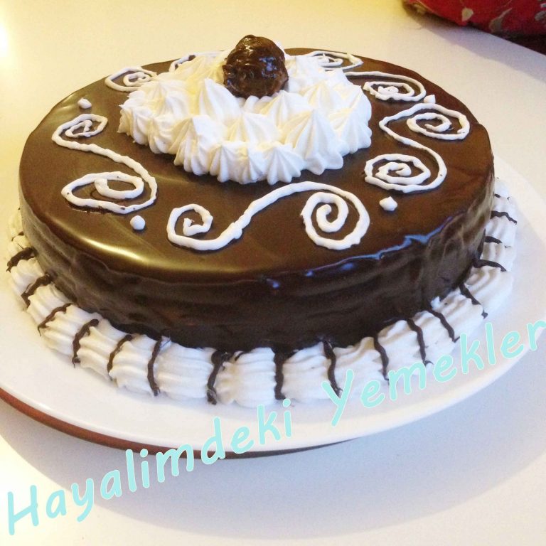 Çikolata Soslu  Meyveli Pasta