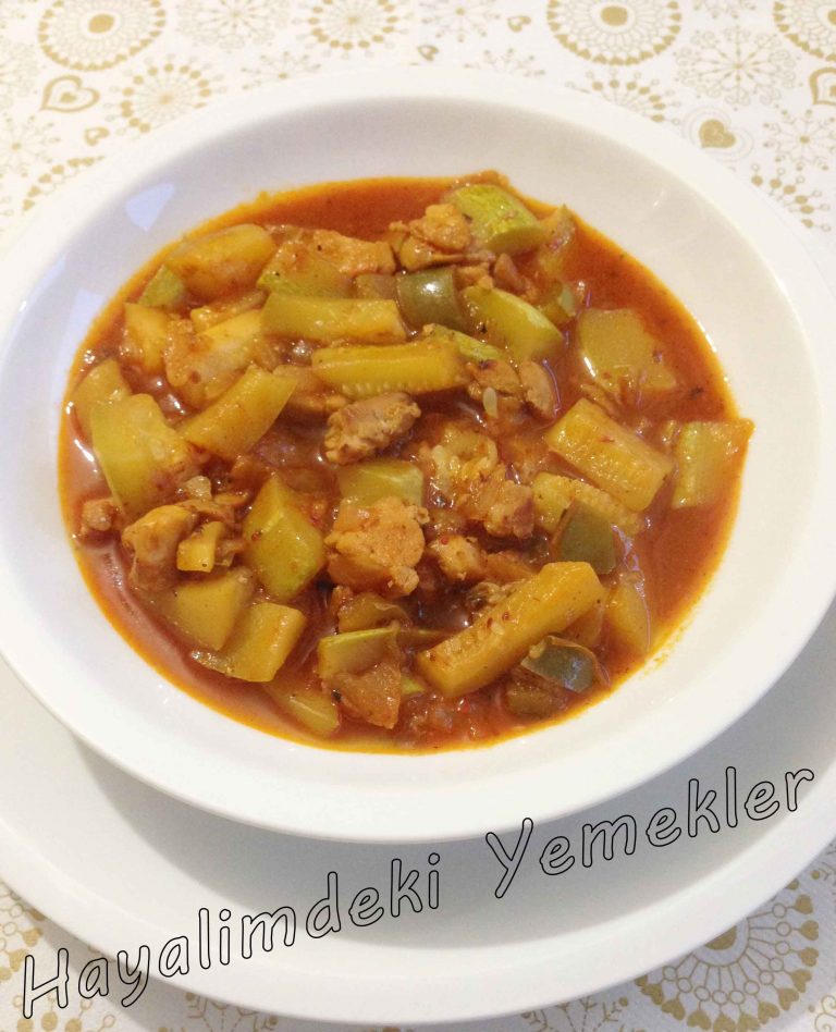 Tavuk Göğsü ile Sulu Kabak Yemeği
