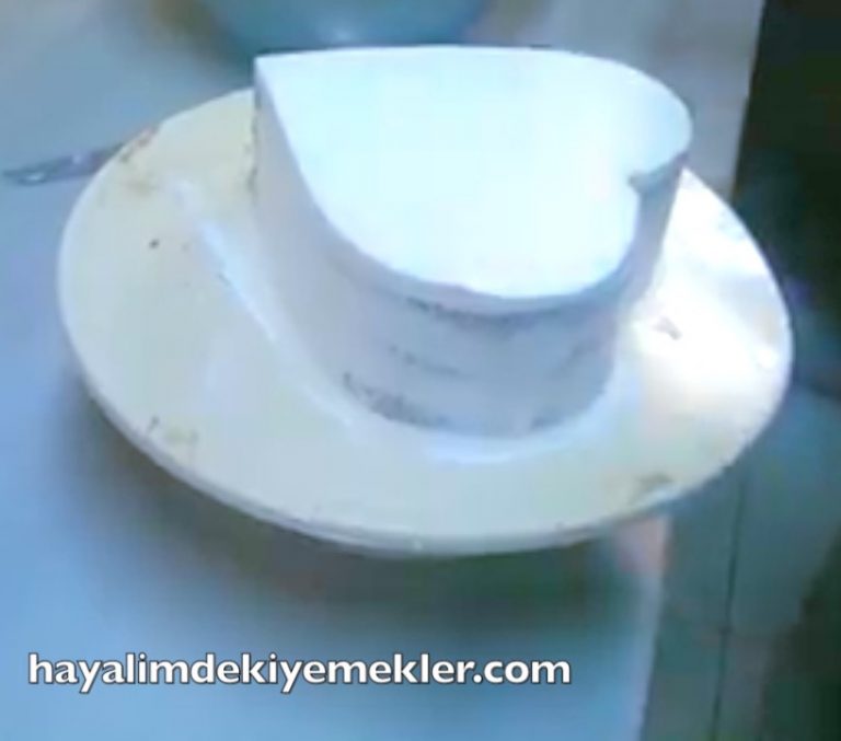 Yuvarlak Kekten Kalpli Pasta Yapımı