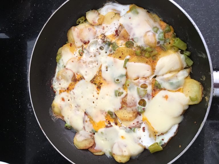 Kaşar Peynirli  Patatesli Yumurta