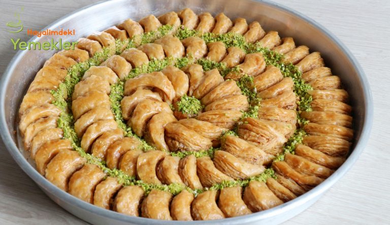Ay Baklava Tarifi – Değişik ve Kolay Baklava
